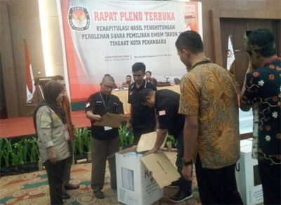 Hingga Siang Ini, Rekap Suara Pemilu 7 Kecamatan di Pekanbaru, Prabowo-Sandi Menang Telak